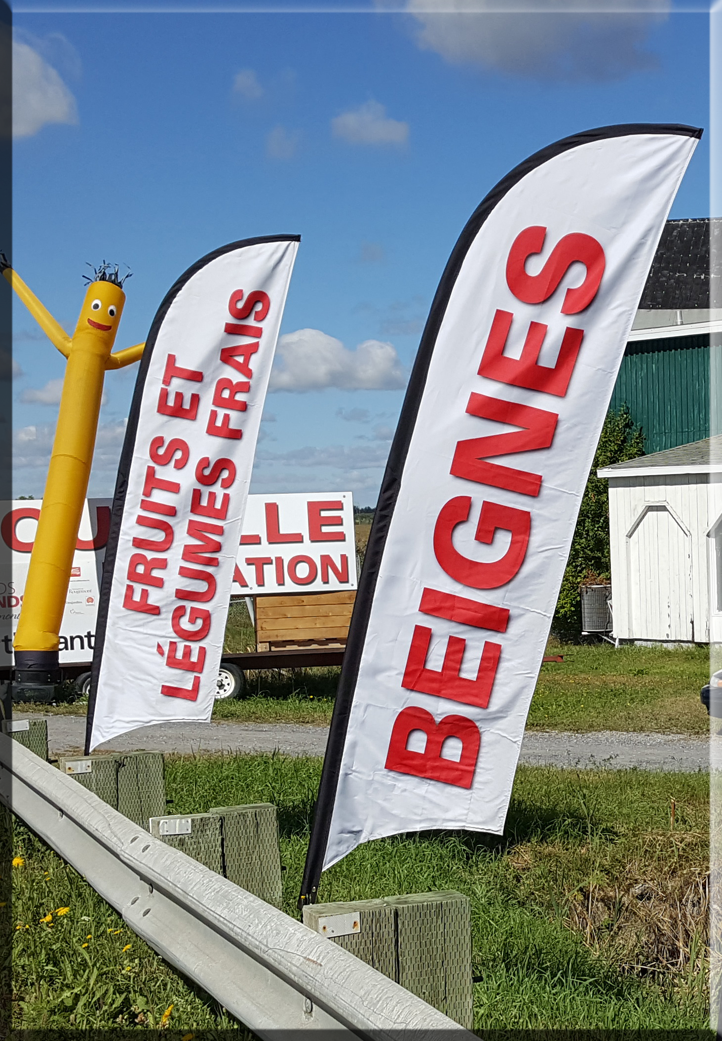 Drapeaux publicitaires, Verger les jardins d'&Eacute;milie, Rougemont